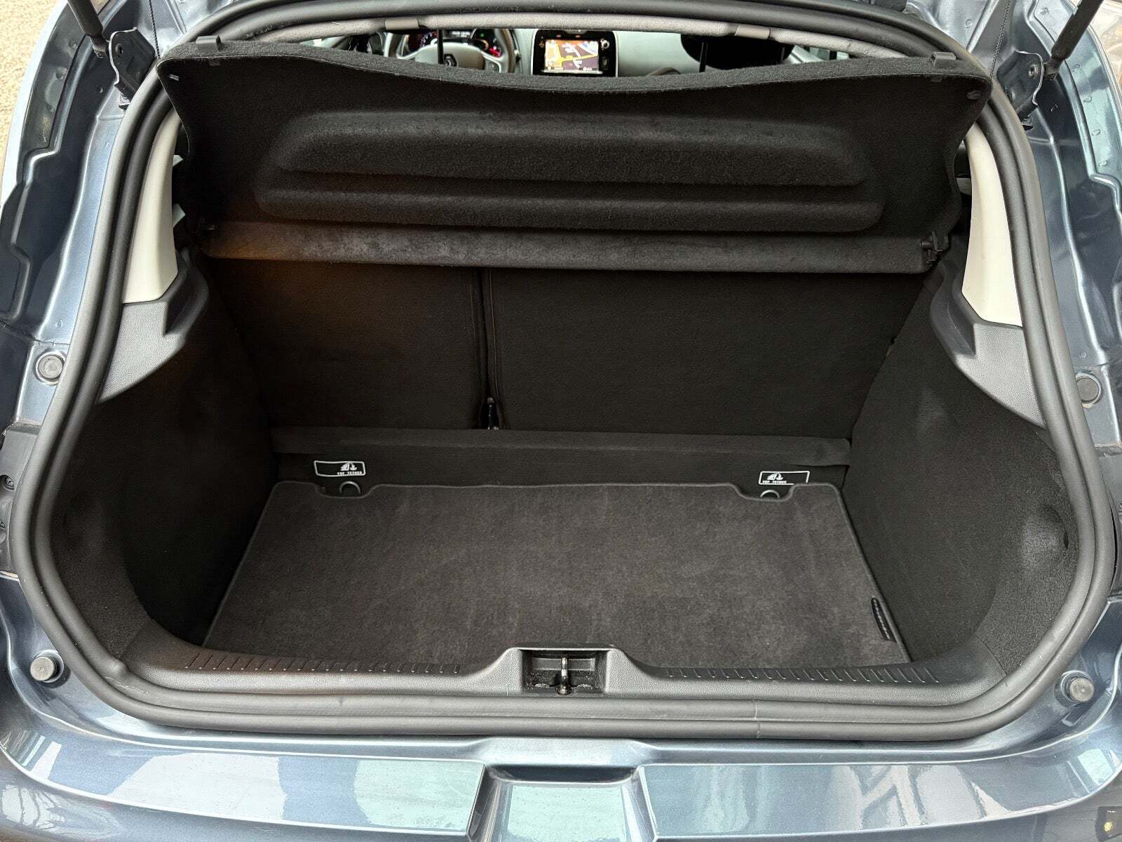 Grå Renault Clio IV fra 2019