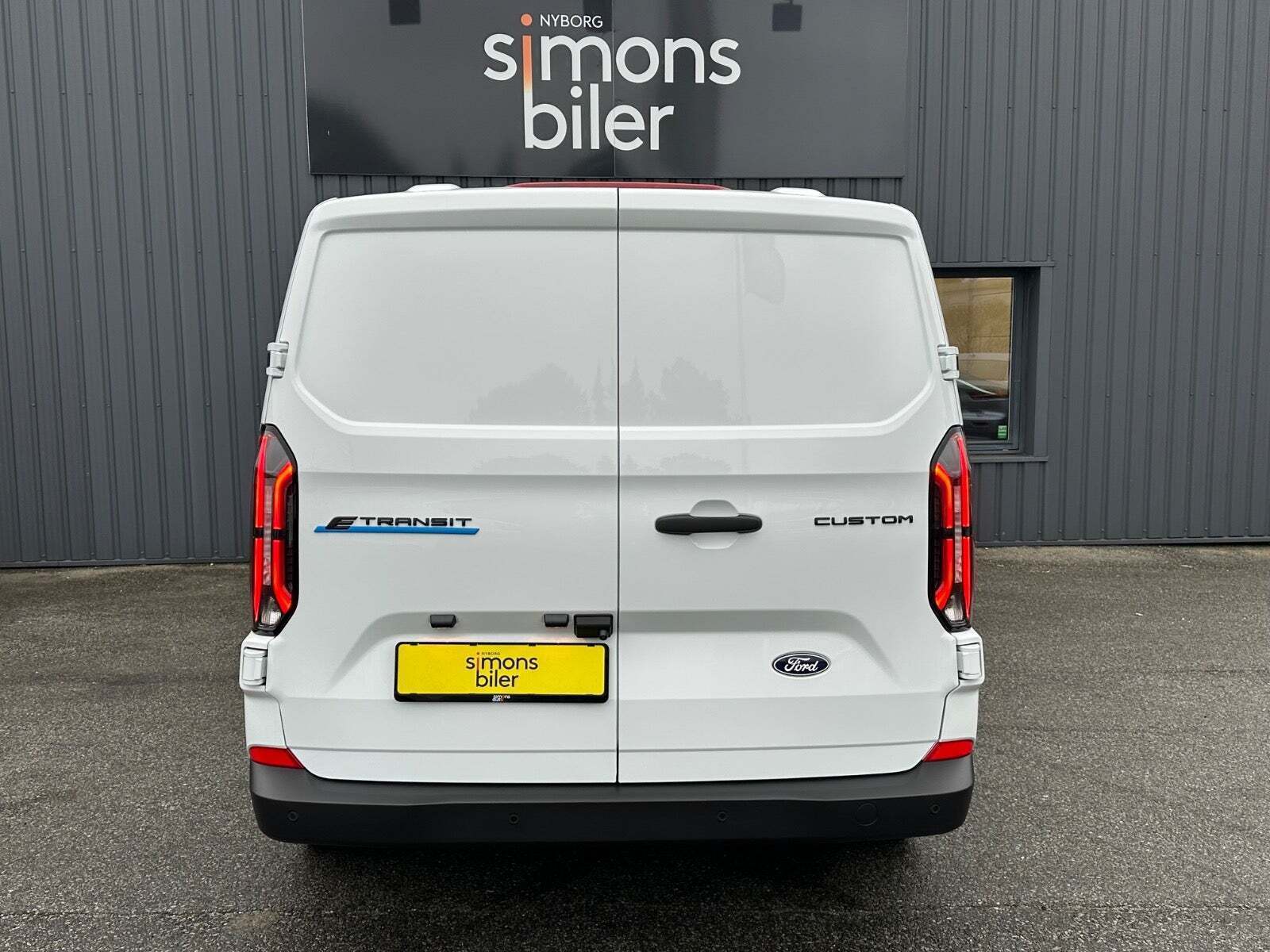 Ford E-Transit Custom 320L 64 Trend