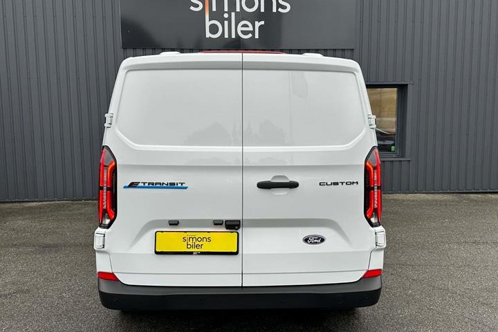 Hvid Ford E-Transit Custom 320 L2 fra 2025 set udefra