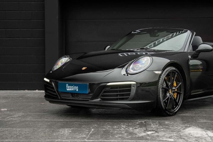 Sort Porsche 911 Carrera 4S fra 2016 set udefra