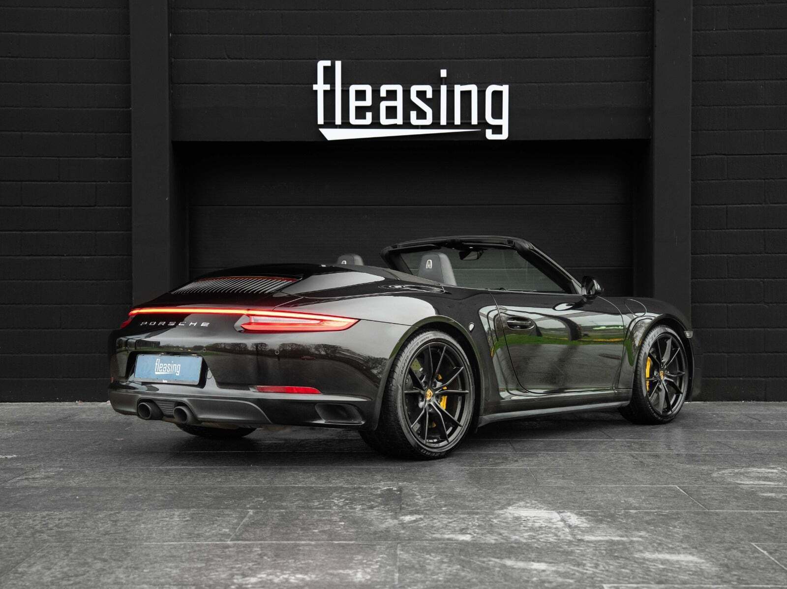 Sort Porsche 911 Carrera 4S fra 2016