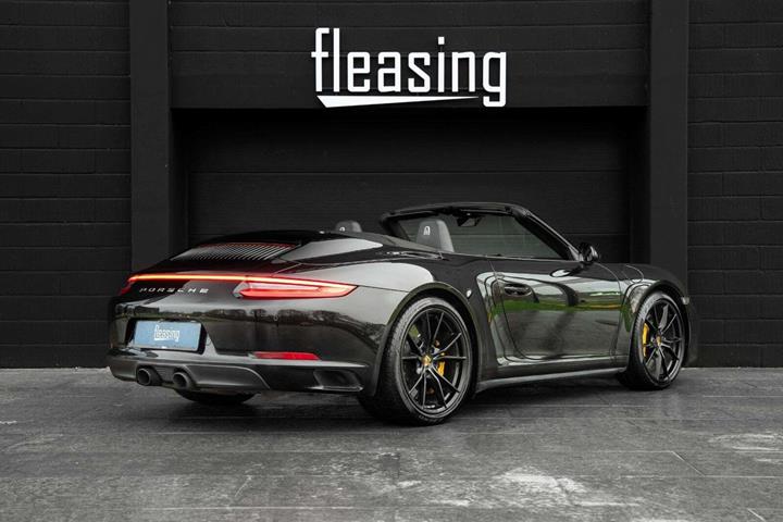 Sort Porsche 911 Carrera 4S fra 2016