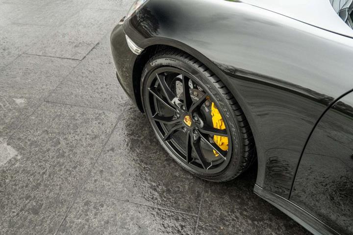 Sort Porsche 911 Carrera 4S fra 2016 set udefra