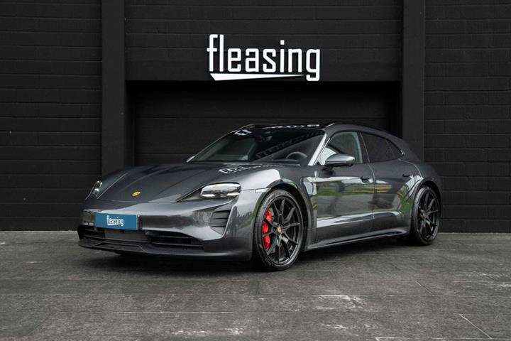 Grå Porsche Taycan GTS fra 2022