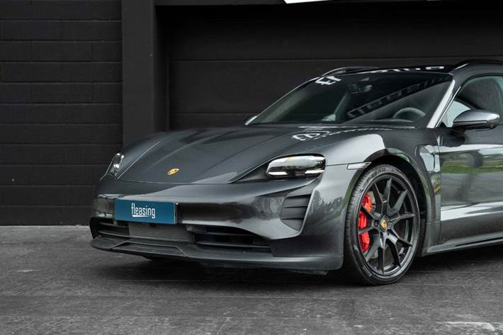 Grå Porsche Taycan GTS fra 2022