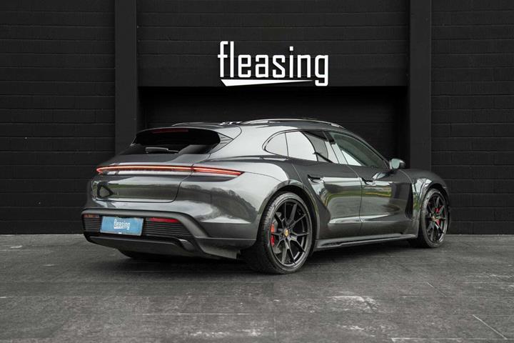 Grå Porsche Taycan GTS fra 2022