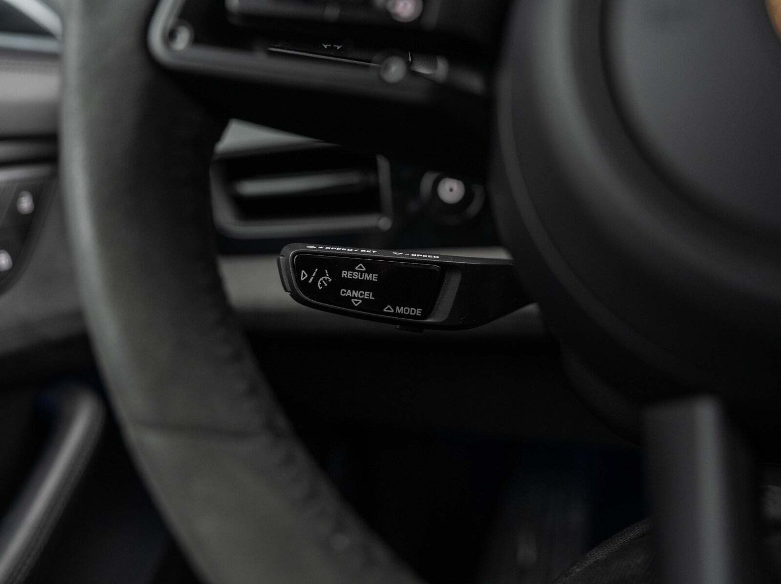 Grå Porsche Taycan GTS fra 2022