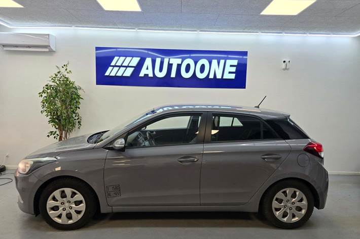 Grå Hyundai i20 fra 2015