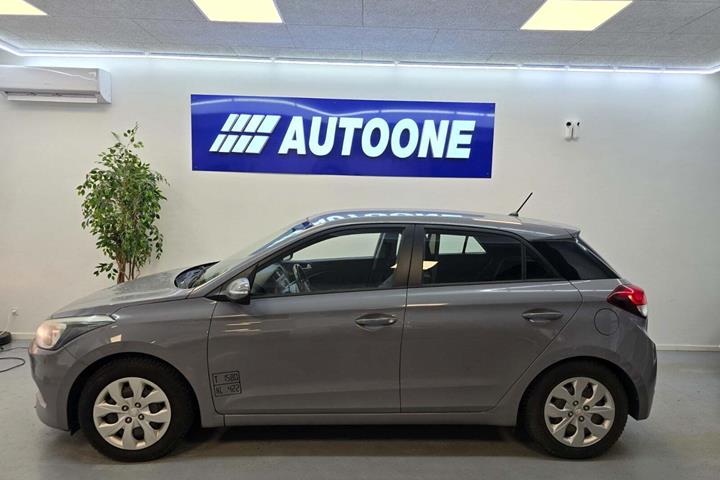 Grå Hyundai i20 fra 2015