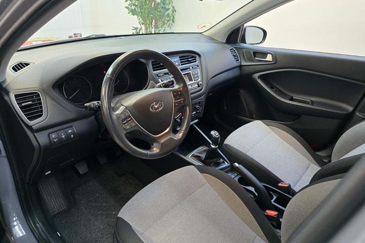 Grå Hyundai i20 fra 2015