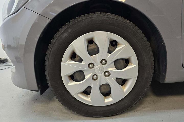 Grå Hyundai i20 fra 2015