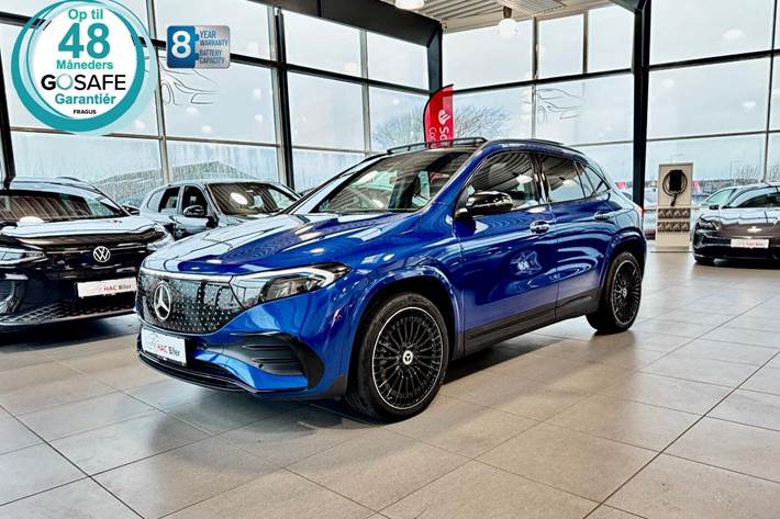 Blå Mercedes EQA250+ fra 2024 set udefra