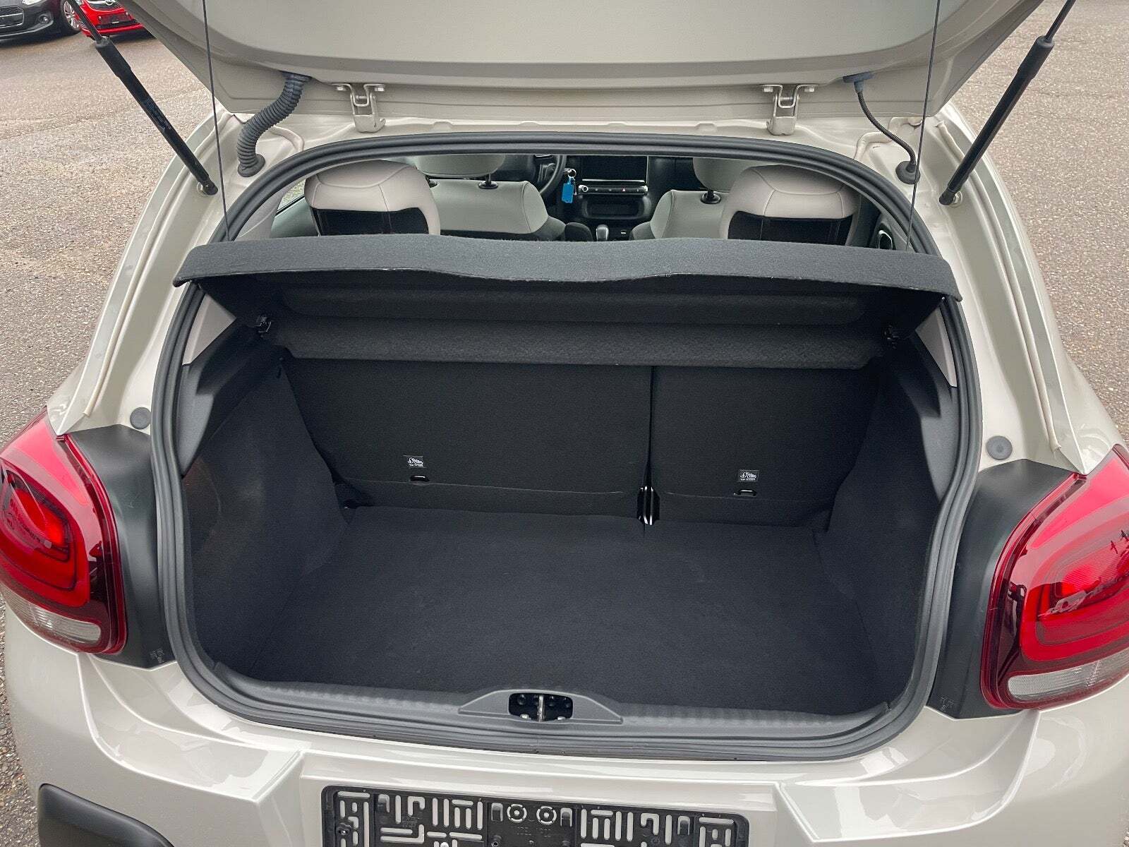 Grå Citroën C3 fra 2024