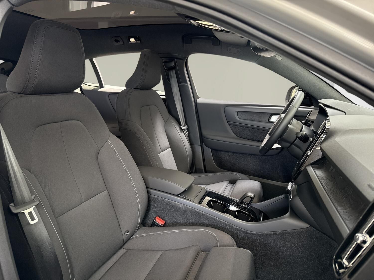 Sølv Volvo EC40 fra 2025