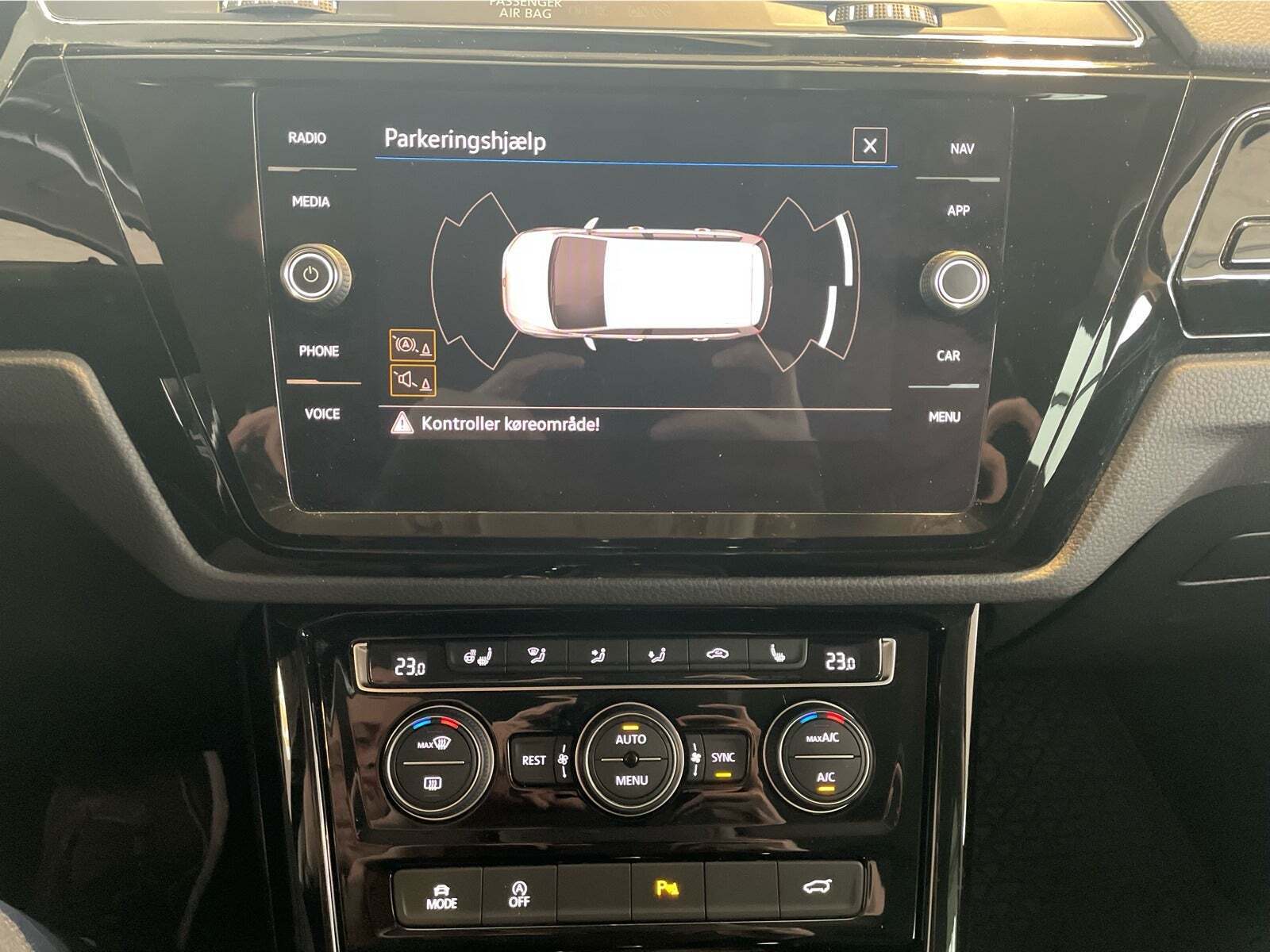 Blå VW Touran fra 2021