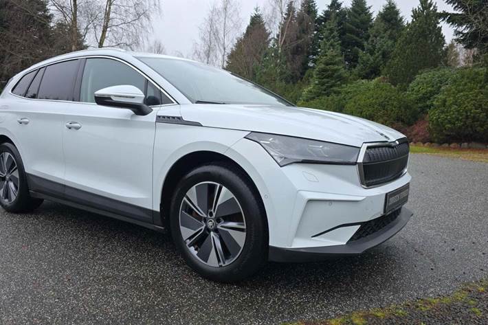 Hvid Skoda Enyaq fra 2022 set udefra