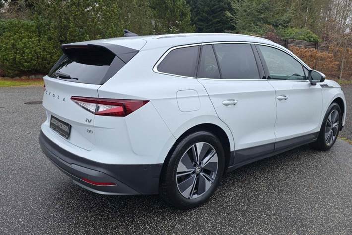 Hvid Skoda Enyaq fra 2022