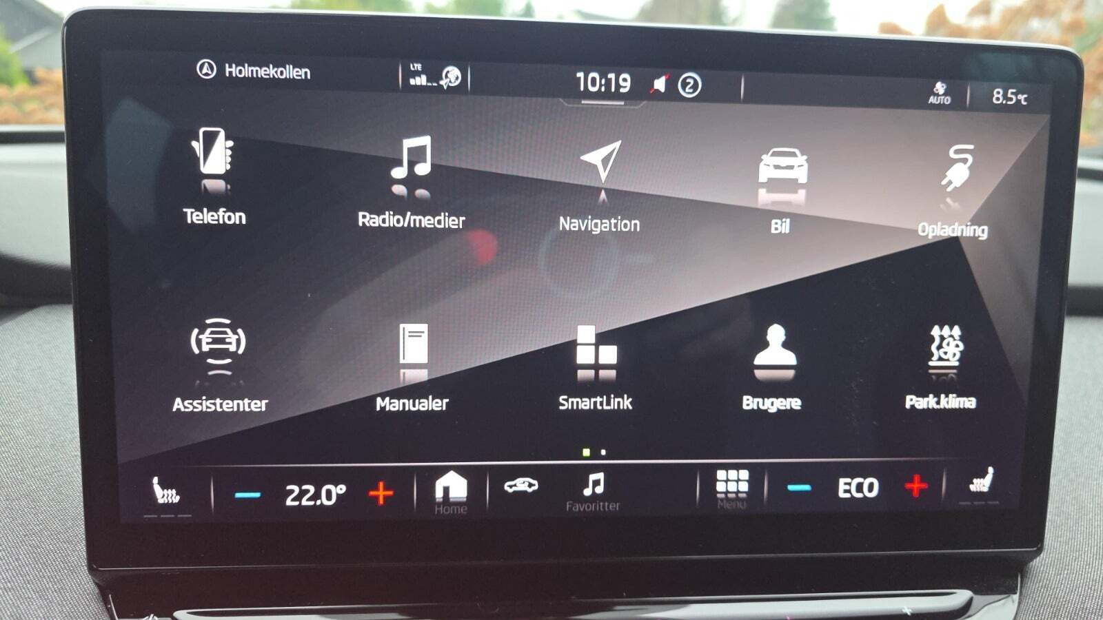 Hvid Skoda Enyaq fra 2022