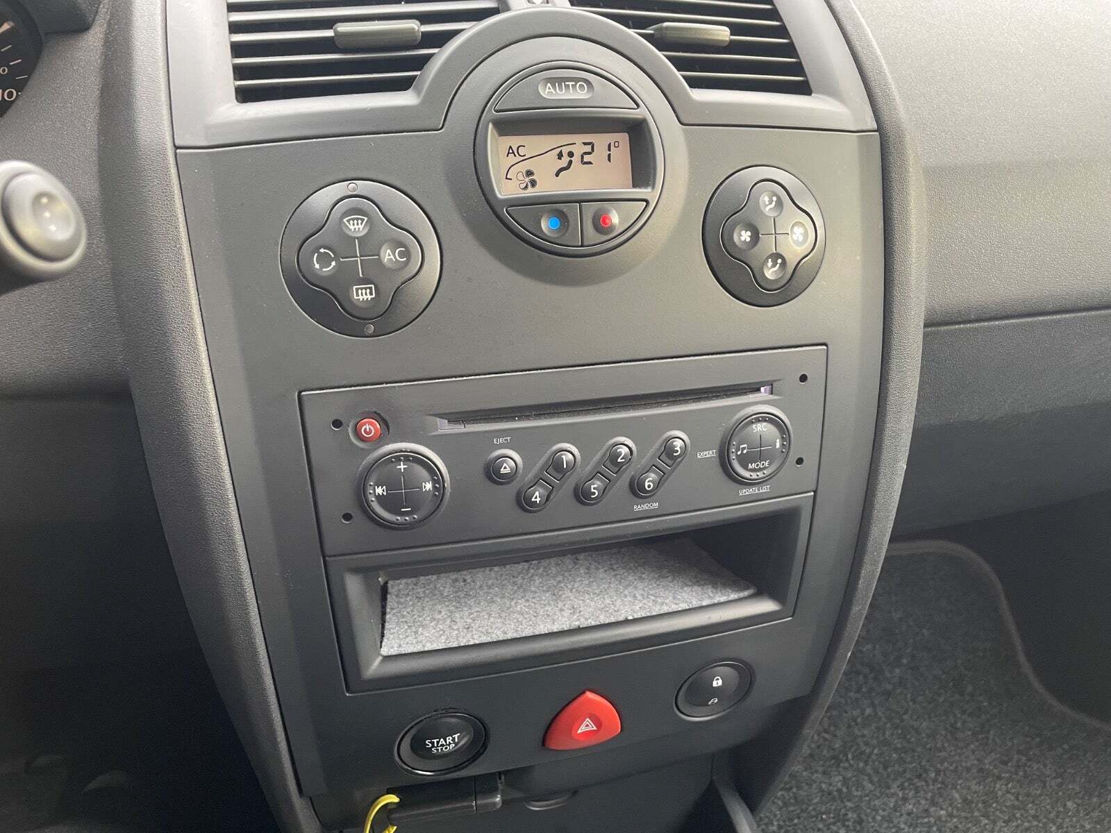 Grå Renault Megane II fra 2006