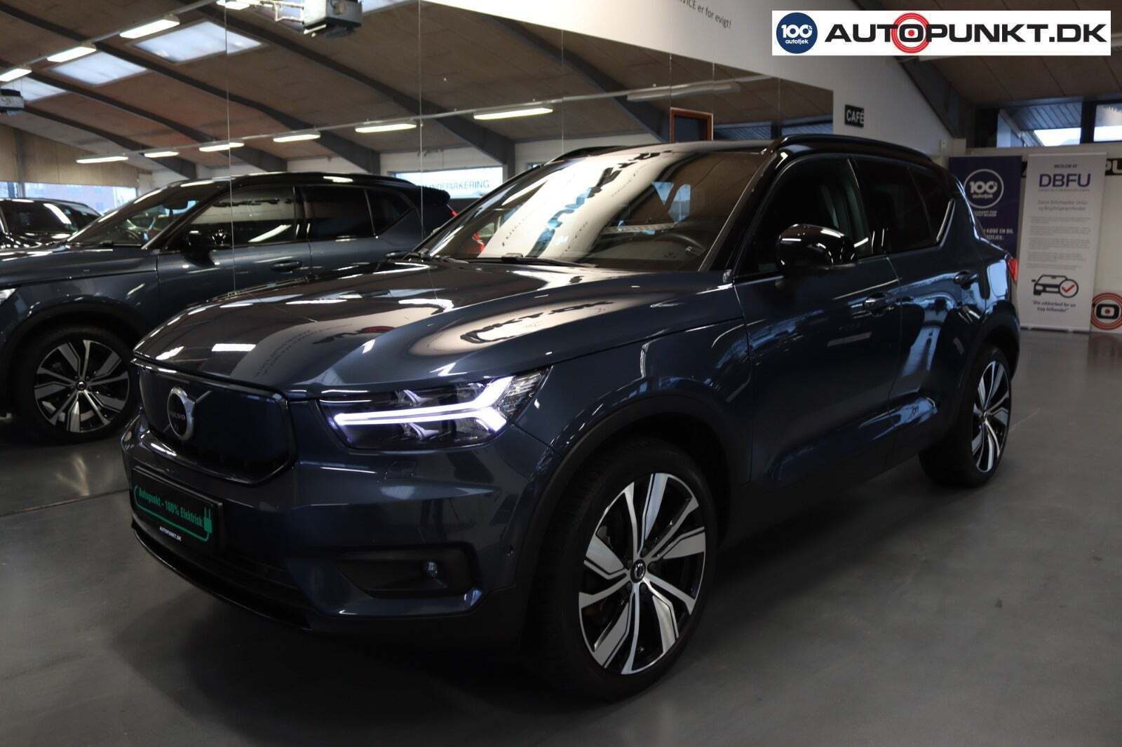 Blå Volvo XC40 fra 2022
