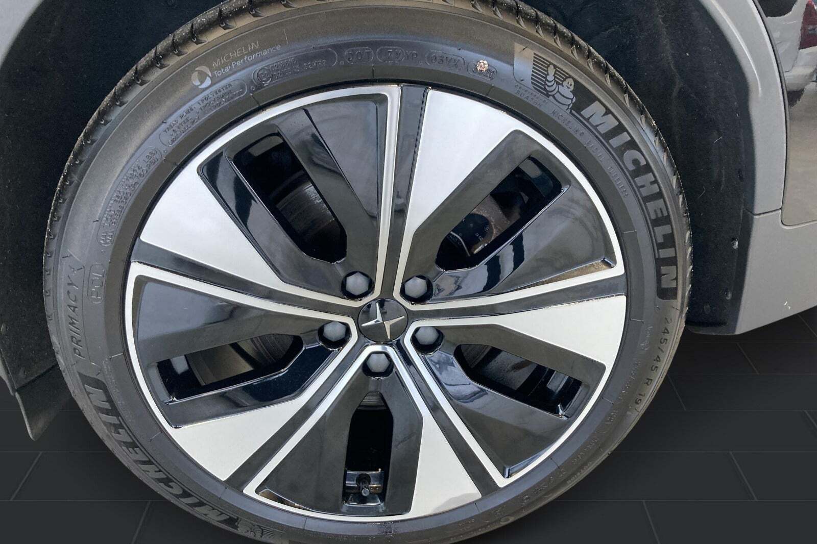 Sort Polestar 2 fra 2023