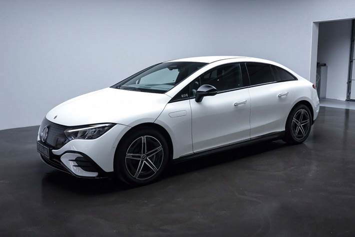Hvid Mercedes EQE350+ fra 2025
