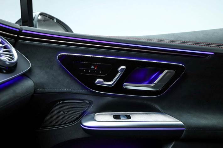 Hvid Mercedes EQE350+ fra 2025