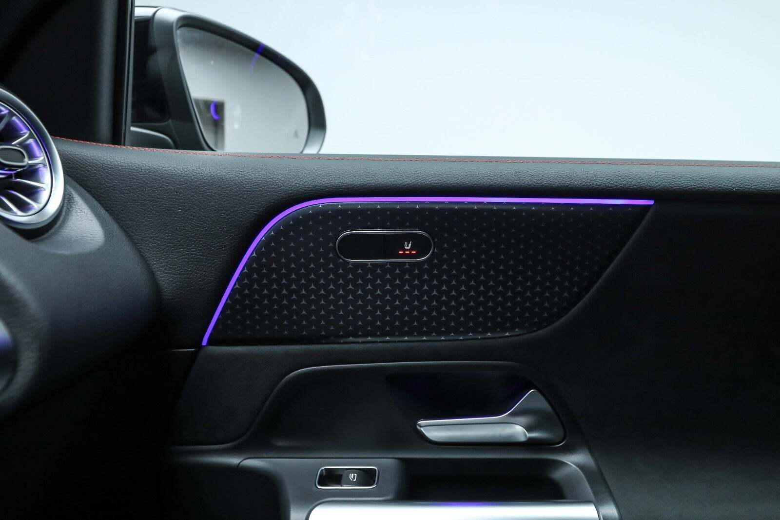 Grå Mercedes EQB250+ fra 2025