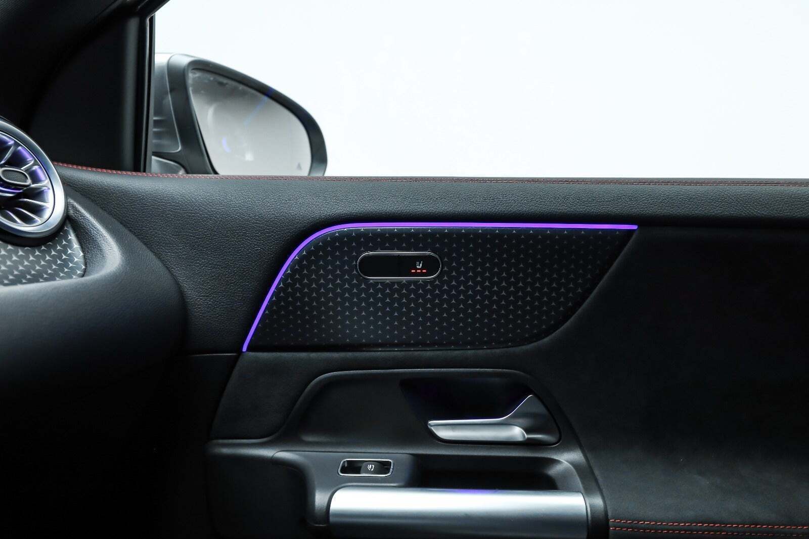 Grå Mercedes EQA250+ fra 2025