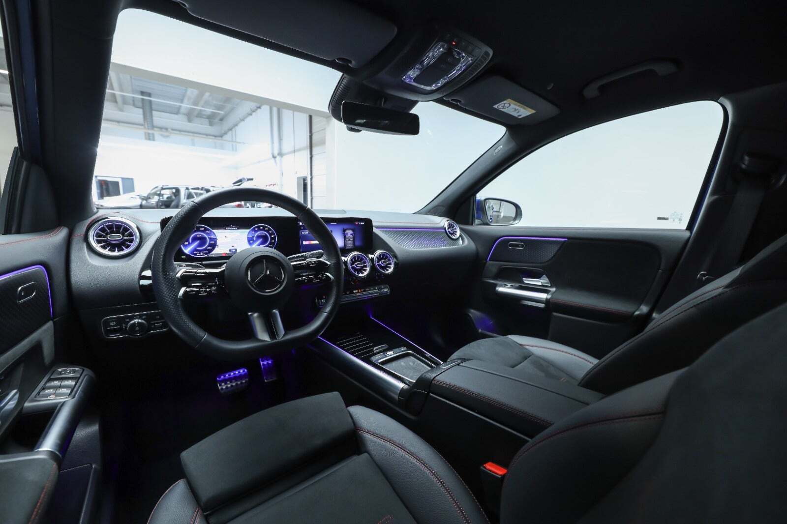 Blå Mercedes EQA250+ fra 2025