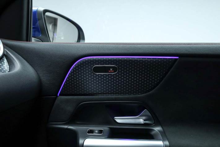 Blå Mercedes EQA250+ fra 2025