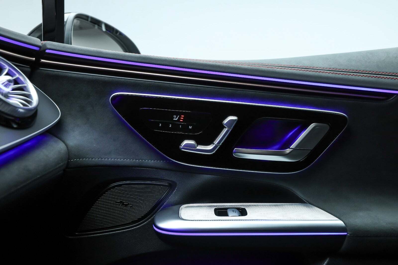 Grå Mercedes EQE350+ fra 2025