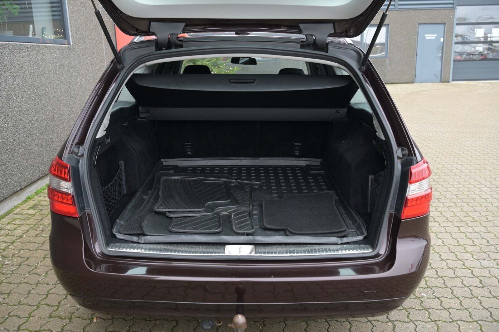 Brun Mercedes E220 fra 2011