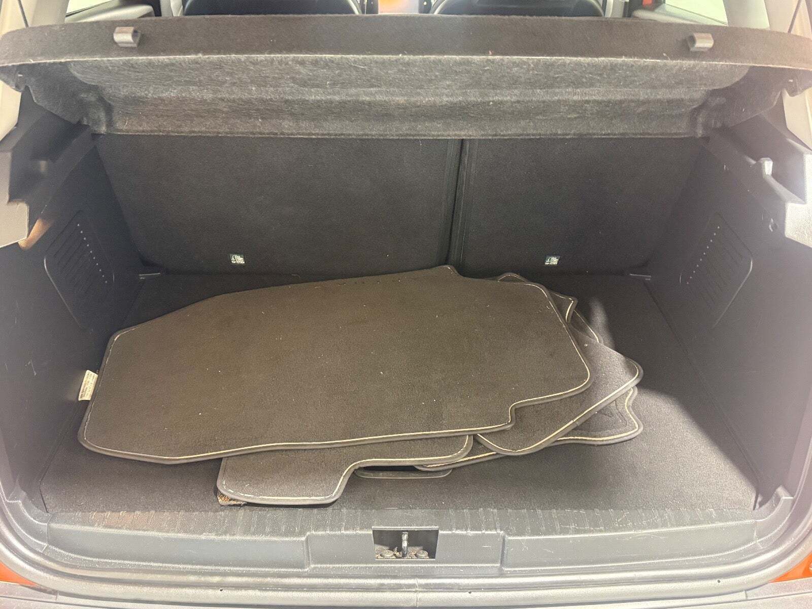 Orange Renault Captur fra 2016