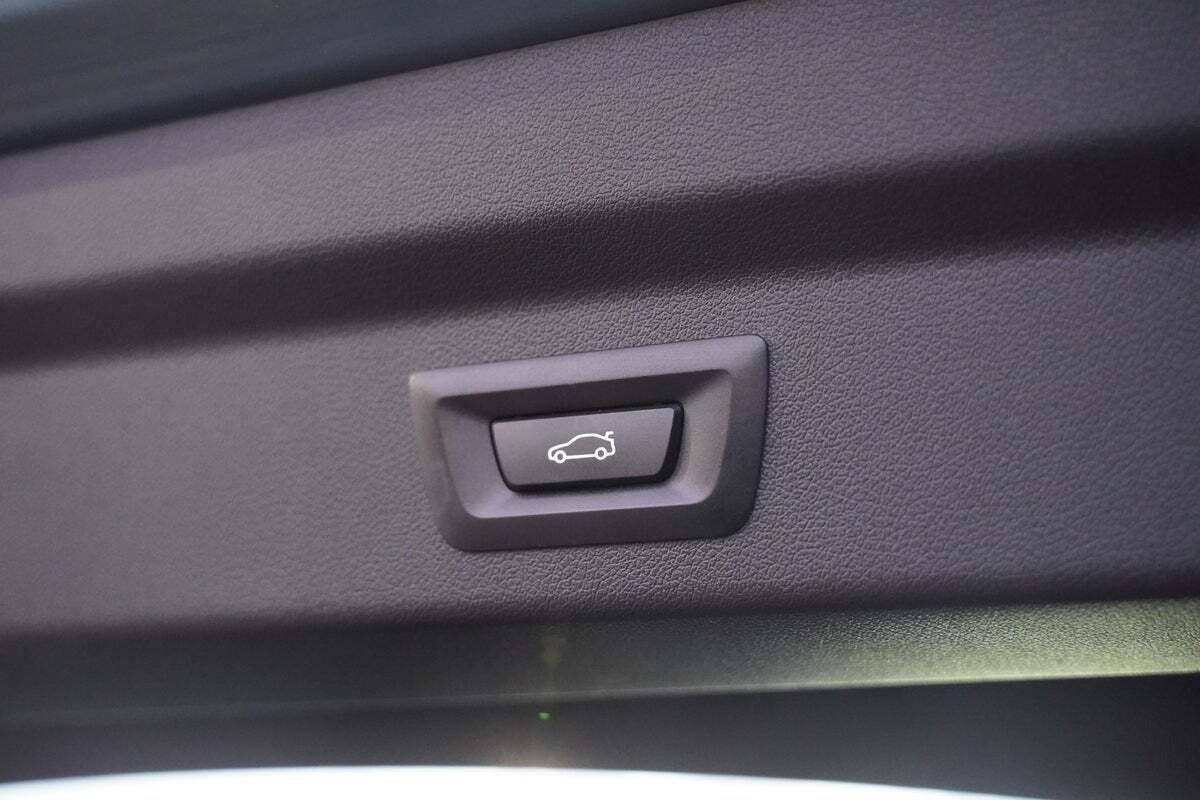 Blå BMW iX2 fra 2024