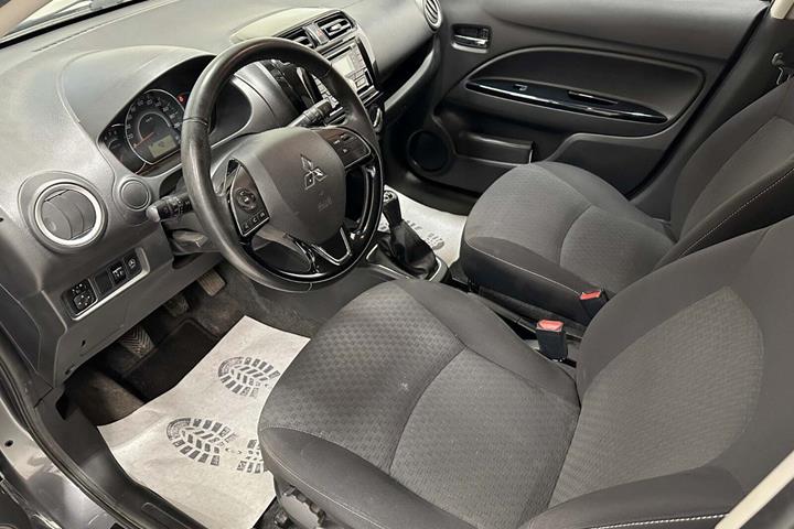 Grå Mitsubishi Space Star fra 2016