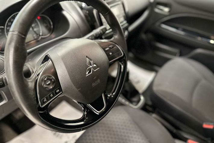 Grå Mitsubishi Space Star fra 2016