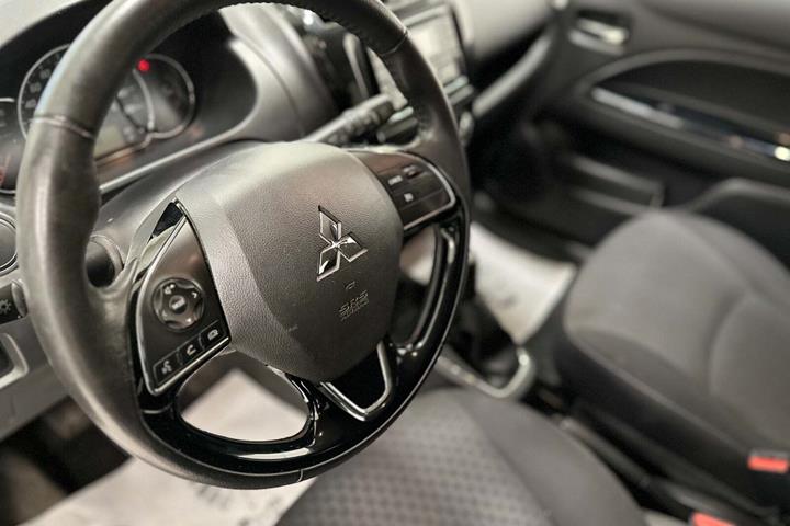 Grå Mitsubishi Space Star fra 2016