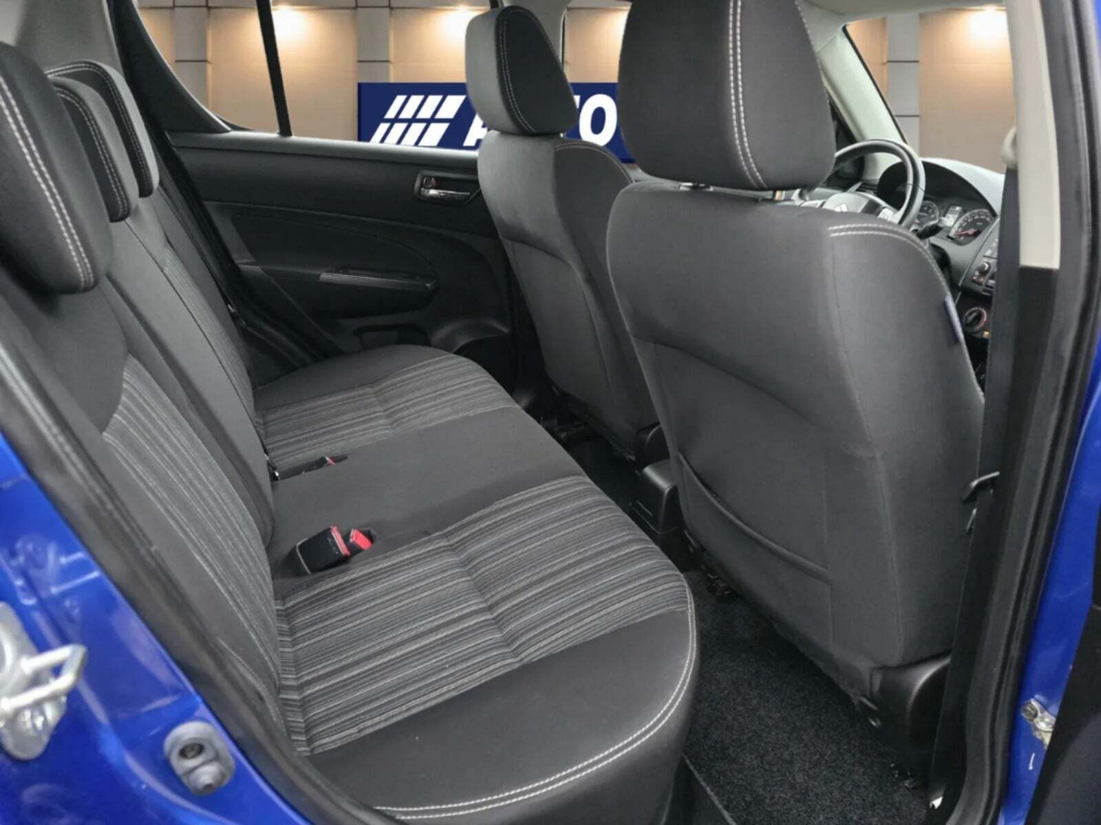 Blå Suzuki Swift fra 2016