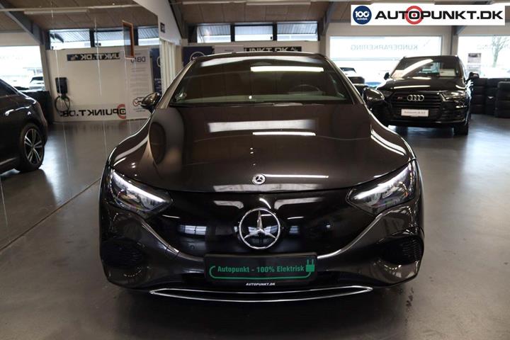 Grå Mercedes EQE350 fra 2023