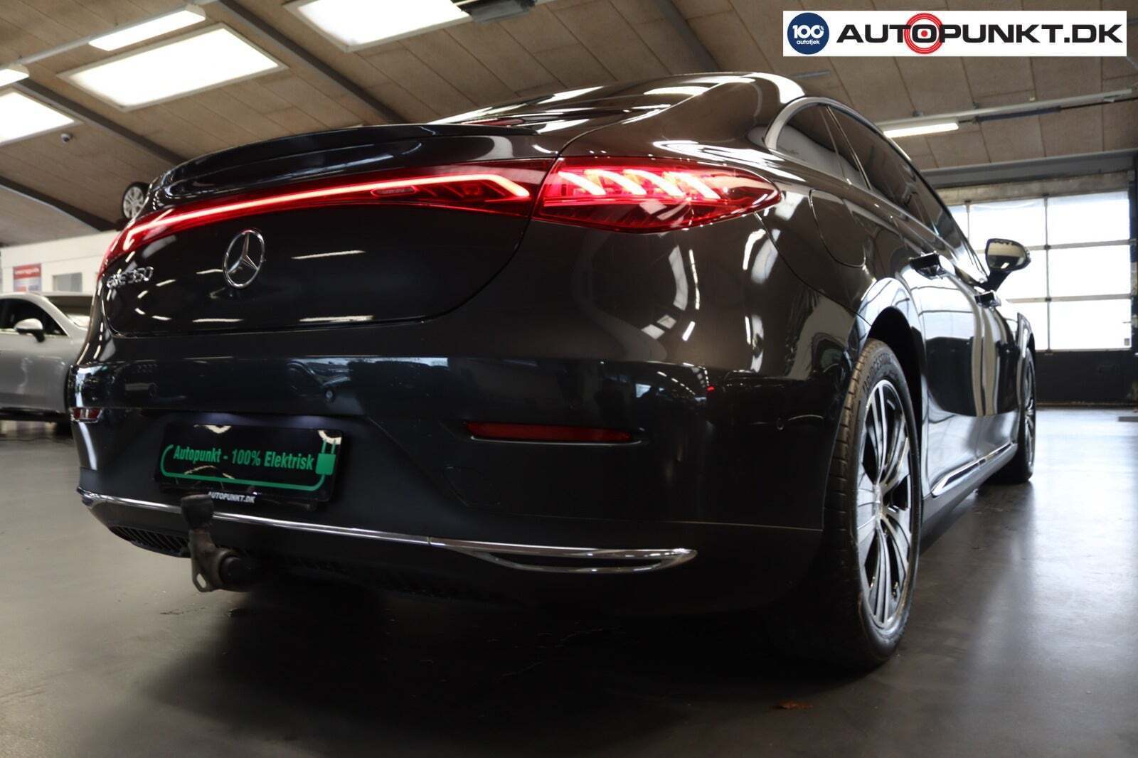 Grå Mercedes EQE350 fra 2023