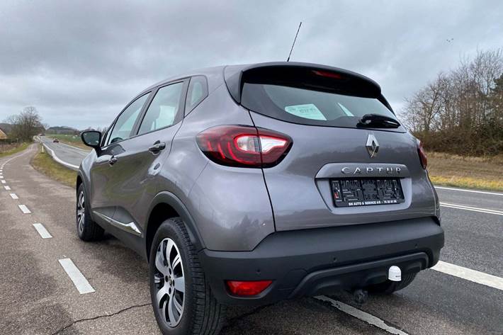 Grå Renault Captur fra 2019
