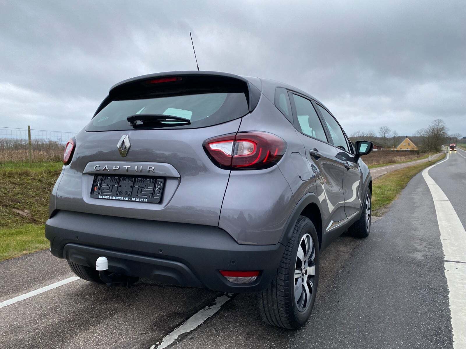 Grå Renault Captur fra 2019