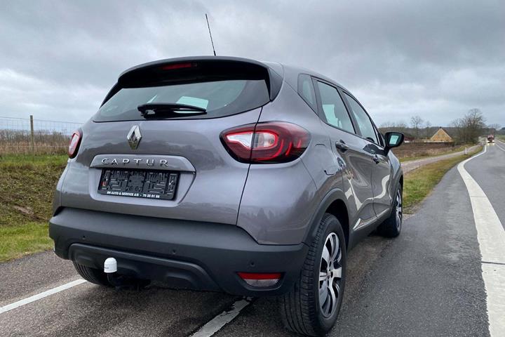 Grå Renault Captur fra 2019