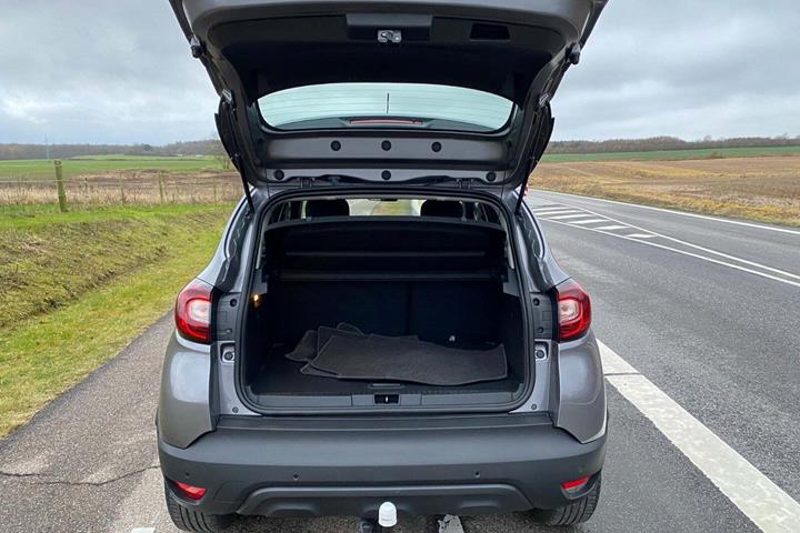 Grå Renault Captur fra 2019