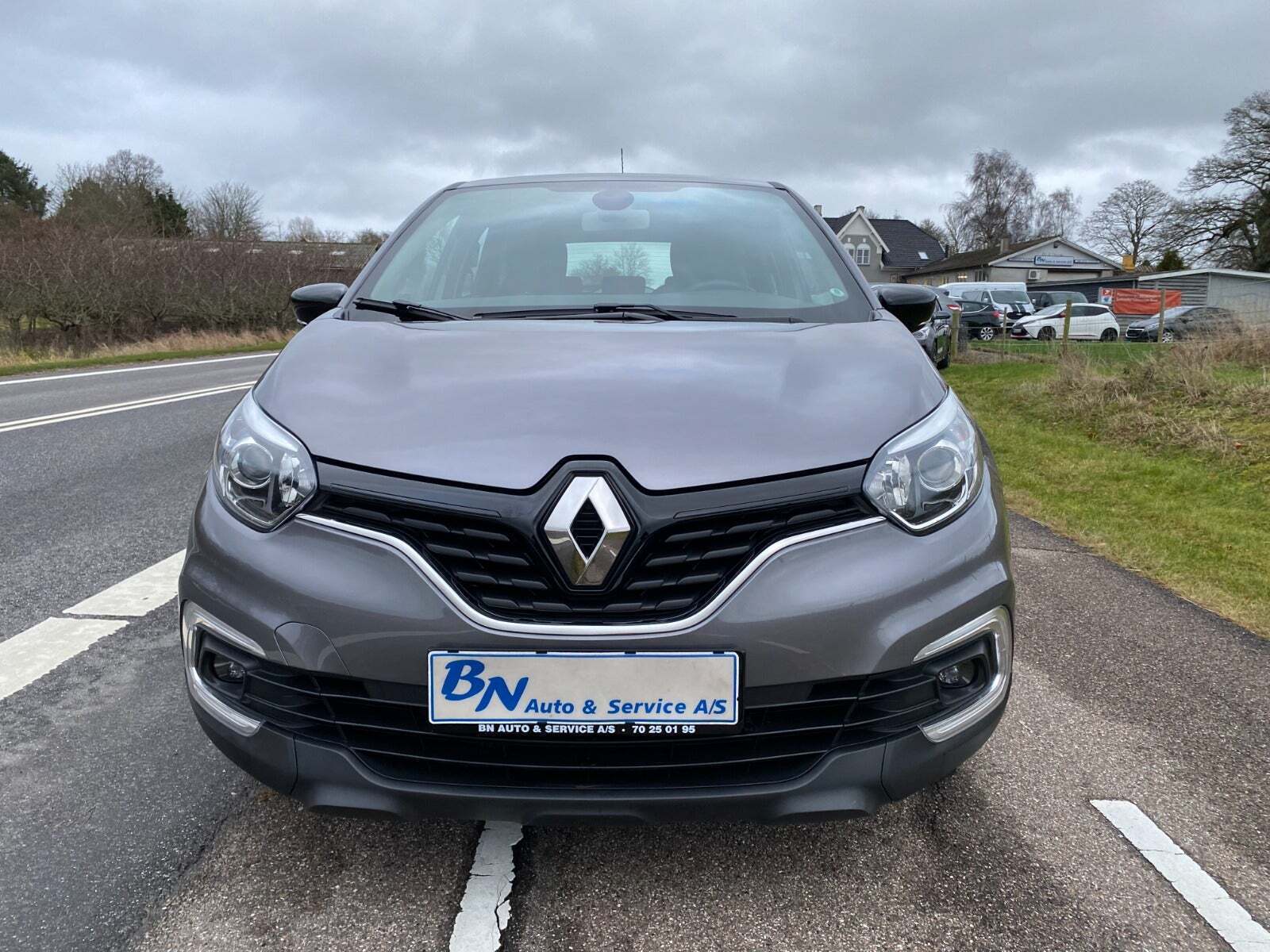Grå Renault Captur fra 2019