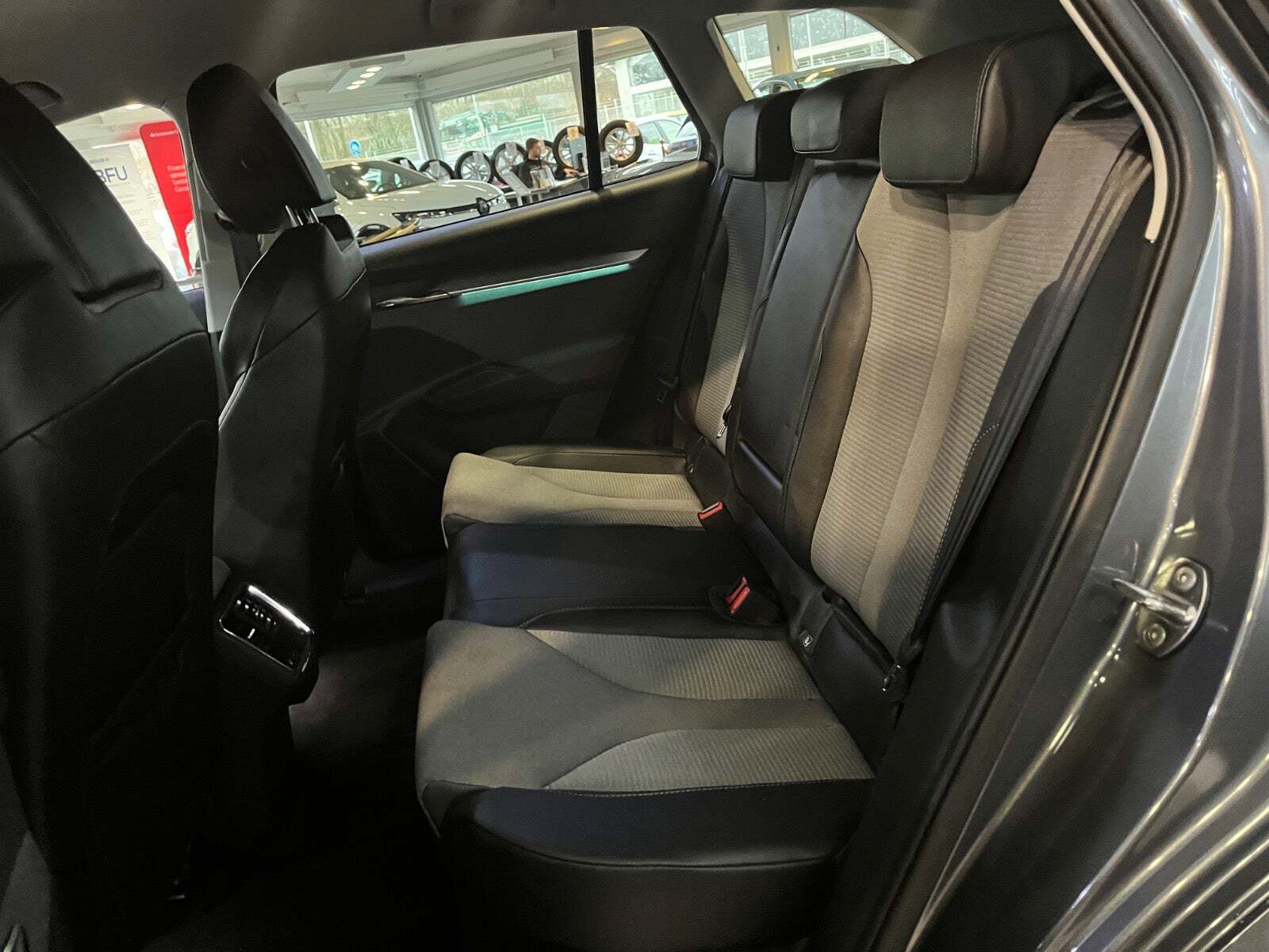 Grå Skoda Enyaq fra 2022