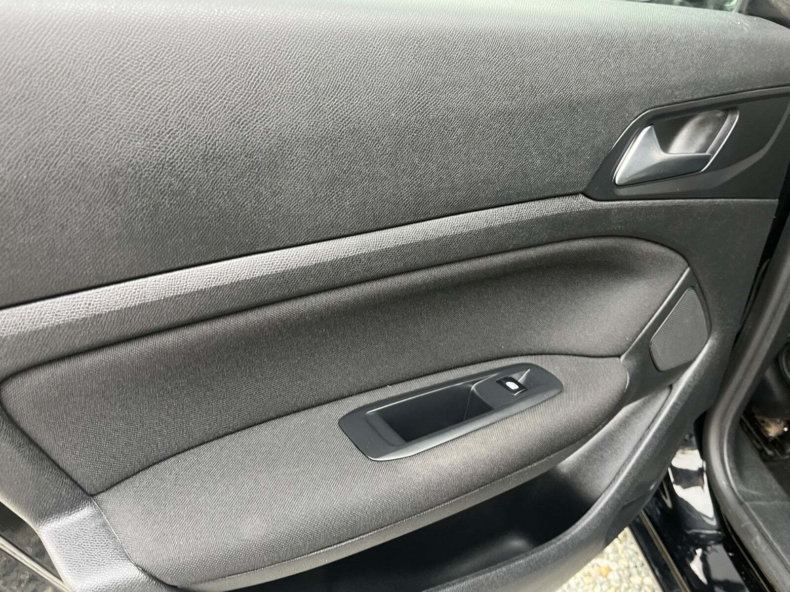 Sort Peugeot 308 fra 2016