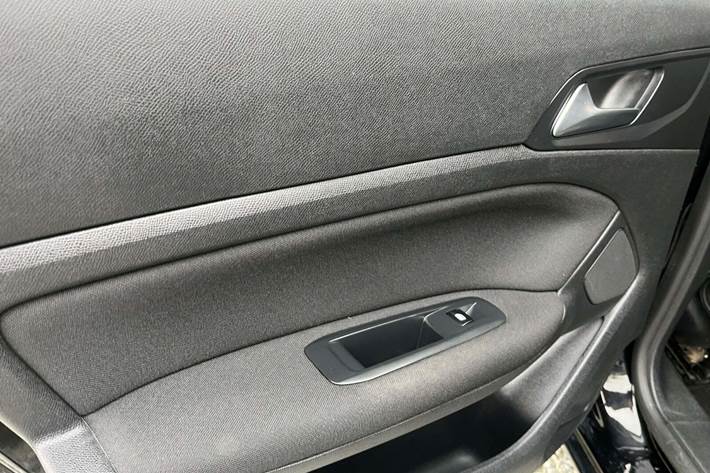 Sort Peugeot 308 fra 2016