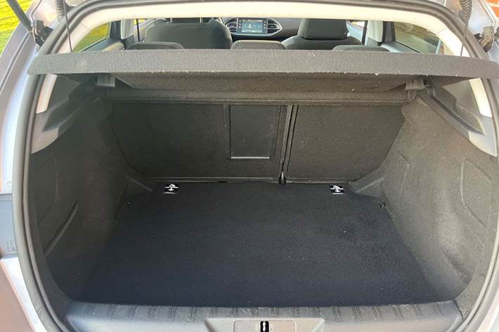 Grå Peugeot 308 fra 2018